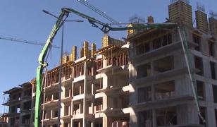 După ani de scumpiri, piața imobiliară frânează. Ce se întâmplă cu prețurile locuințelor anul viitor