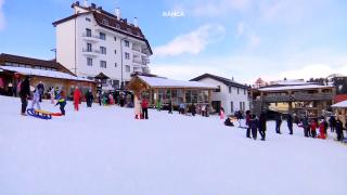 Cum s-au pregătit pensiunile de la munte şi de la mare de Revelion: surprize pentru turişti