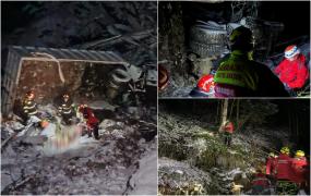 Doi bărbați au murit, după ce camionul în care se aflau s-a prăbușit într-o râpă de 170 de metri, în Sibiu