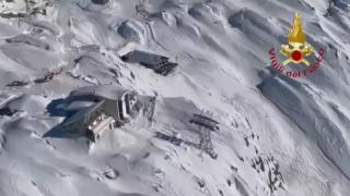 MAE: Cei trei români blocaţi în telecabină în Italia, evacuaţi. Sunt într-o stare bună