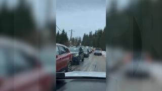 Cozi kilometrice în drumul spre pârtii. Principalele 3 motive care au dus la ambuteiaje