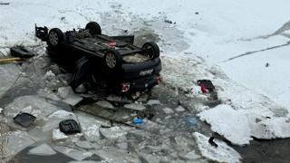 Mașină răsturnată în albia râului Bistrița. Șase persoane se aflau în interior, printre care trei copii