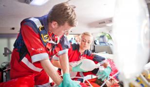 Accident grav în Vaslui. Un tânăr a murit şi doi au fost răniţi după ce şoferul a pierdut controlul maşinii