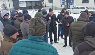 Val de furie la ghişee, după creşterea taxelor. Proteste în mai multe localităţi: 