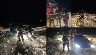 Zece persoane, printre care trei copii, blocate cu maşina în zăpadă, în Botoşani. Au intervenit pompierii