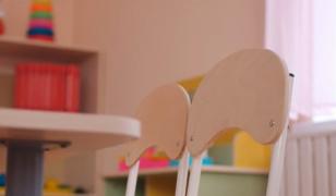 Copil strivit de un dulap într-o grădiniță din Baia Mare. Incidentul s-a petrecut sub ochii părinţilor