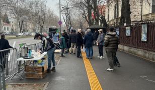 Manifestaţie în faţa Ambasadei Iranului din Bucureşti. Diaspora iraniană condamnă regimul de la Teheran