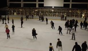 Patinajul, soluţia ideală după mesele bogate de Sărbători. Ce beneficii aduce o oră pe gheaţă