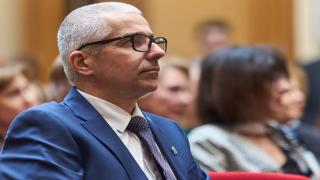 Radu Marinescu ar fi plagiat până şi secţiunea de "Cuvânt înainte" din doctorat. Reacţia ministrului