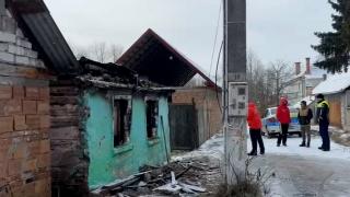 Adolescentul care a murit ars de viu era singur acasă. Tatăl plecase la muncă