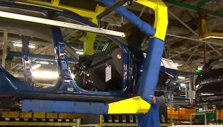 Opt companii auto, amendate, după ce au făcut un pact prin care au menţinut salariile mici