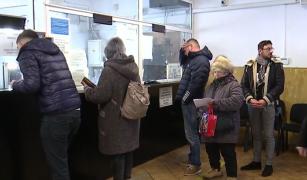 Sub imperiul fricii: Peste 5.000 de ieșeni şi-au achitat taxele şi impozitele în prima zi de plăţi