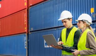 Care sunt joburile fără experienţă tot mai căutate de românii care vor un ban în plus