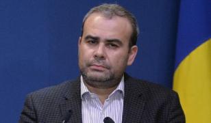 Fiscul vinde tablourile luate de Darius Vâlcov cu banii primiţi mită. Le-a ţinut ascunse în cimitir