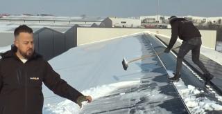 Doar 10 ore de soare în întreaga ţară. Cum se deszăpezesc corect panourile fotovoltaice