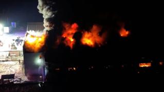 Incendiu de proporţii la o fabrică din Cluj. Autorităţile au emis mesaj Ro-Alert pentru locuitorii din zonă