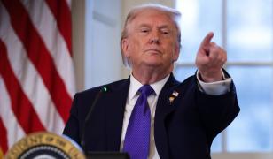 Ruşii râd de scandalul dintre SUA şi Europa pe tema Groenlandei şi îi sugerează lui Trump să anexeze insula