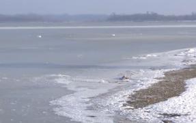 Un lac sărat a îngheţat complet, pentru prima dată. 