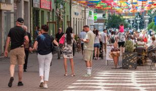 România, pe ultimul loc din UE la numărul tinerilor care muncesc în timpul studiilor - Eurostat