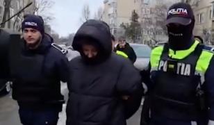 A ucis-o pe cea care i-a dat viaţă apoi a rămas o noapte întreagă lângă cadavru. Tânărul constănţean, reţinut