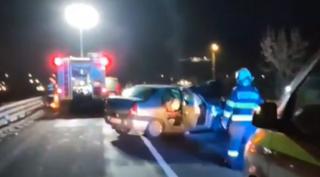 Accident de groază cu două maşini în Hunedoara. Două persoane au murit, o a treia este în stare gravă