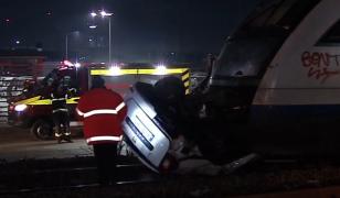 EXCLUSIV. Soţia tânărului care s-a răsturnat cu maşina pe calea ferată: Piciorul stâng e amputat