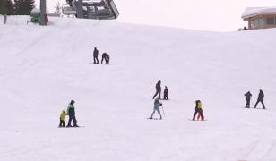 Pârtiile, pregătite pentru distracţie. Turiştii sunt aşteptaţi cu preţuri pentru toate buzunarele