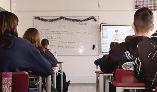 Mai puține clase de a noua în noul an școlar. Profesorii vor fi nevoiți să-și caute ore în alte școli