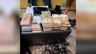 Doi români, suspectaţi că aveau legături cu un site pe care se comandau asasinate la comandă