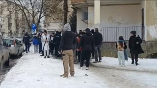 Femeie înjunghiată în gât de concubin, în apartamentul fiicei sale din Satu Mare. Individul, orbit de gelozie