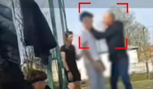 Momentul în care un consilier şcolar din Galaţi agresează un elev pe terenul de sport