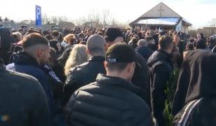 Mario, condus pe ultimul drum de 1.000 de oameni. Imagini sfâşietoare, lacrimi şi suspine la înmormântare