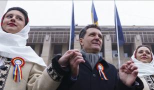 Mica Unire, sărbătorită în toată țara. După huiduieli, Nicușor Dan s-a prins în horă cu românii