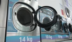 Spălătoriile de haine self-service, tot mai populare în România. Cât costă o spălare