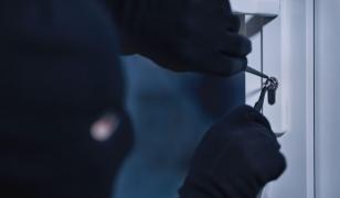 Cinci spargeri într-o singură noapte, în Galați. Hoții au încercat să forțeze yala cu bormașina