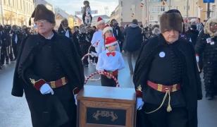 Tradiția din Sibiu care transformă străzile în scenă medievală: "A fost un obicei păgân"