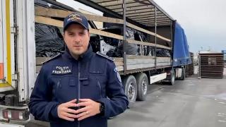 Şase maşini furate, în valoare de 400.000 de euro, descoperite dezmembrate de polițiștii de frontieră