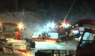 Munca din spatele pârtiilor perfecte. Cum arată nopţile tehnicienilor din Poiana Braşov