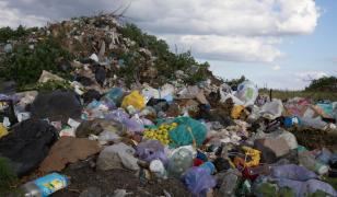 Litoral cu miros de gunoi. Un depozit uriaş de deşeuri ar urma să fie construit aproape de Mamaia şi Năvodari