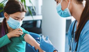 Schema de vaccinare a copiilor în 2026. Care sunt termenele