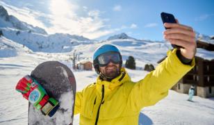 Unde se face cel mai bun selfie de iarnă? Turiştii de pe Valea Prahovei continuă căutarea
