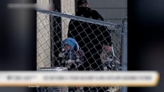 Băieţelul ecuadorian de 5 ani, devenit simbol al abuzurilor ICE, a fost eliberat împreună cu tatăl său