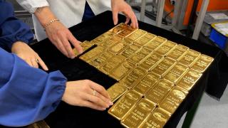 Economişti, despre prăbuşirea preţului aurului: Vârful a fost unul foarte speculativ