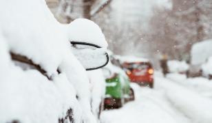 Iarnă în toată regula pentru jumătate de ţară. Avertizările meteorologilor