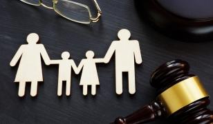 Jurist: "Tendinţa de rigidizare a societăţii faţă de copii este urmată de consecinţe negative"