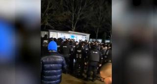 Meci cu scântei între Farul Constanța şi Dinamo Bucureşti. Torțe, huiduieli și acuzații la adresa jandarmilor
