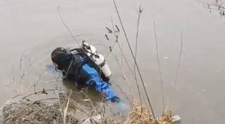 Copilul de patru ani din Gherla, căzut în Someşul Mic, căutat de 14 zile. Salvatorii folosesc drone cu AI