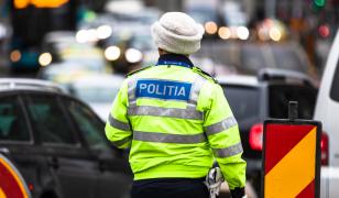 Deficit de 15.000 de poliţişti. Agenţii tineri cedează şi se fac şoferi de TIR