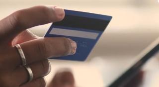 Nouă înşelătorie cu ajutorul AI. Cum acţionează hoţii pentru a convinge victimele să trimită bani