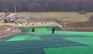 Vacanţa a venit cu distracţie pentru cei mici. Cum învață copiii să schieze pe pârtia sintetică din Arcani